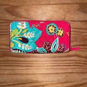 EUC Vera Bradley RFID “Georgia” Quilted Wallet in Retired Rumba Pattern